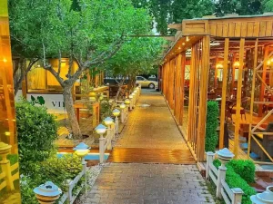 کافه رستوران رویسا مهرشهر