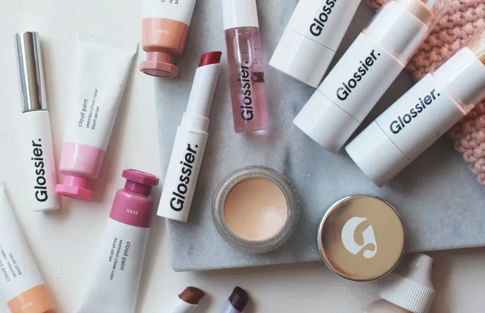 لوازم آرایشی glossier گلاسیر