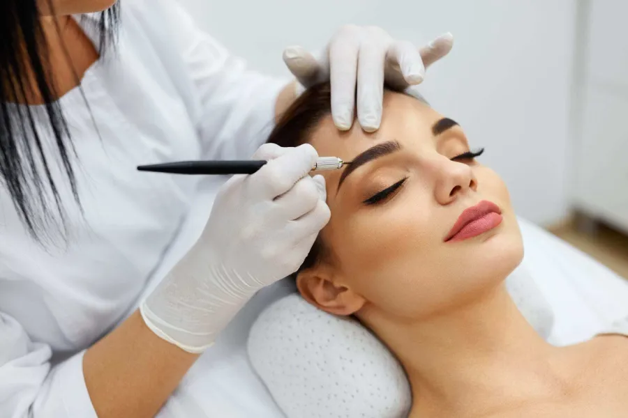 آکادمی زیبایی و مرکز میکروبلیدینگ لیلا مظفری نیا