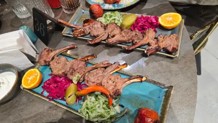 رستوران میرزایی در کرج