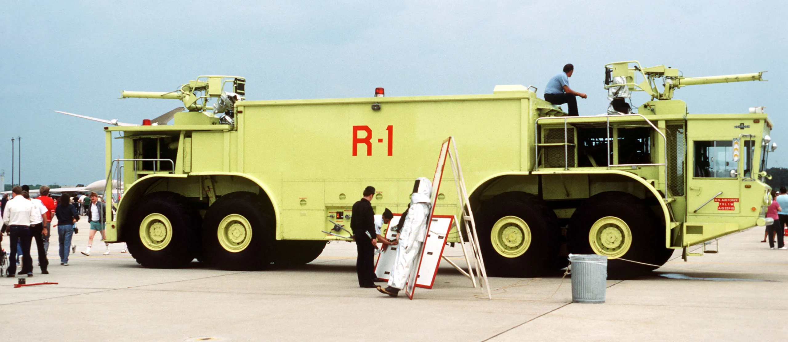 خودرو آتش نشانی بزرگ Oshkosh P-15