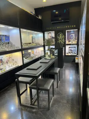 فروشگاه ساعت در اپال سعادت آباد واچ گروپ