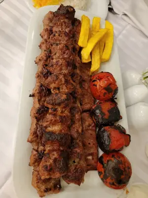 چلوکبابی نایب شعبه سعادت آباد